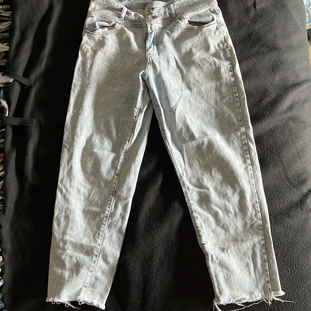 super cute “vintage” mom jeans